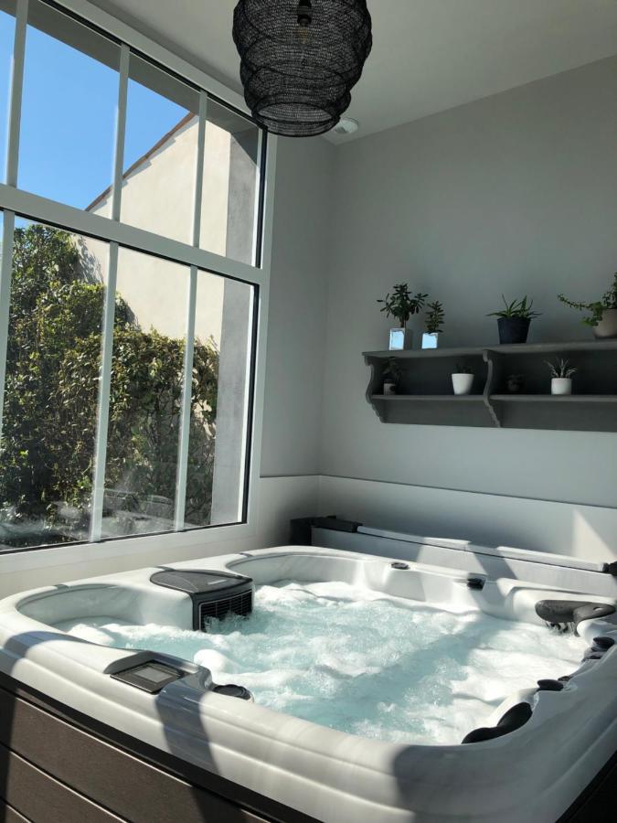 Maison M, Chambre Privee Acces Jardin Piscine Et Jacuzzi Pres De La Rochelle La Rochelle  Luaran gambar