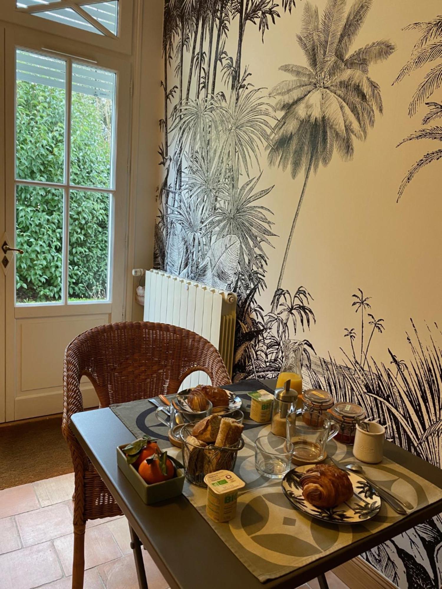 Maison M, Chambre Privee Acces Jardin Piscine Et Jacuzzi Pres De La Rochelle La Rochelle  Luaran gambar