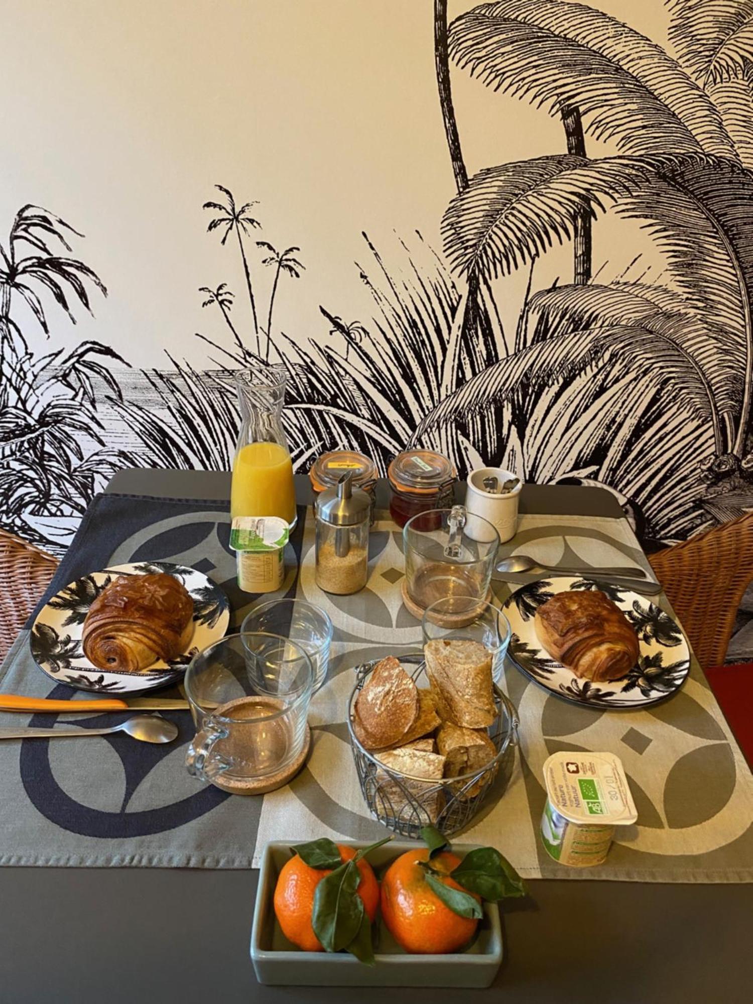 Maison M, Chambre Privee Acces Jardin Piscine Et Jacuzzi Pres De La Rochelle La Rochelle  Luaran gambar
